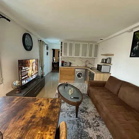 Apartment Khezia *